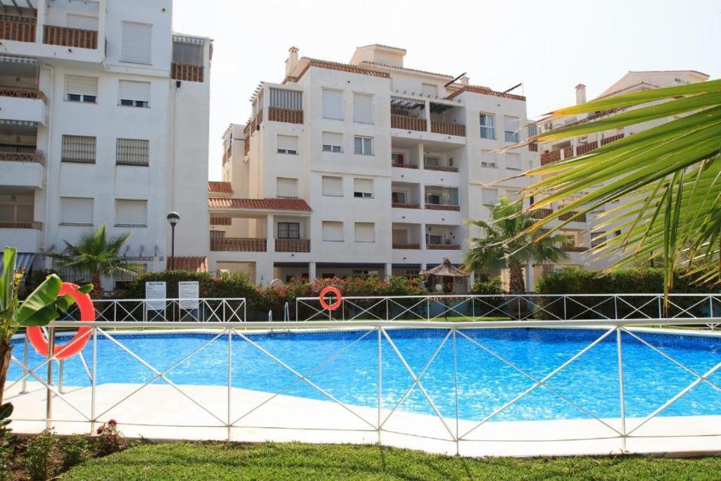 2Bdr Sunny Apartment With Pool And Private Parking In Benalmádena Exterior foto