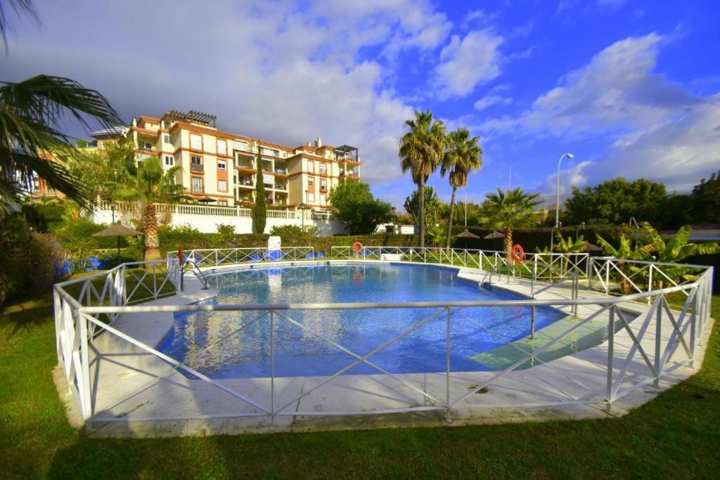 2Bdr Sunny Apartment With Pool And Private Parking In Benalmádena Exterior foto
