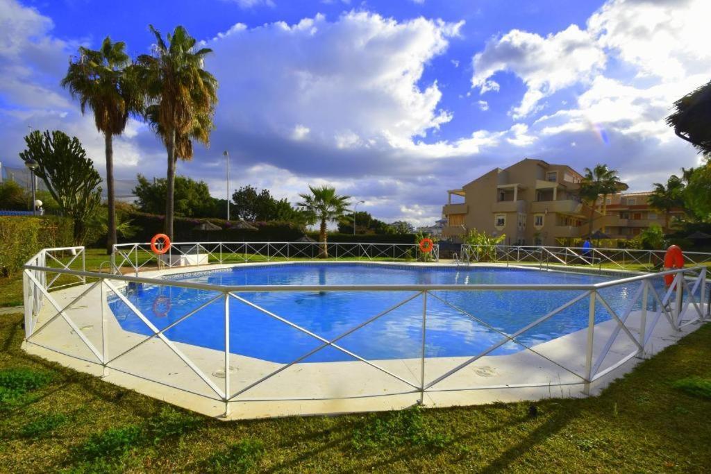2Bdr Sunny Apartment With Pool And Private Parking In Benalmádena Exterior foto