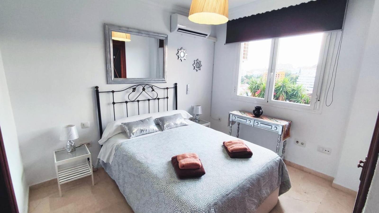 2Bdr Sunny Apartment With Pool And Private Parking In Benalmádena Exterior foto
